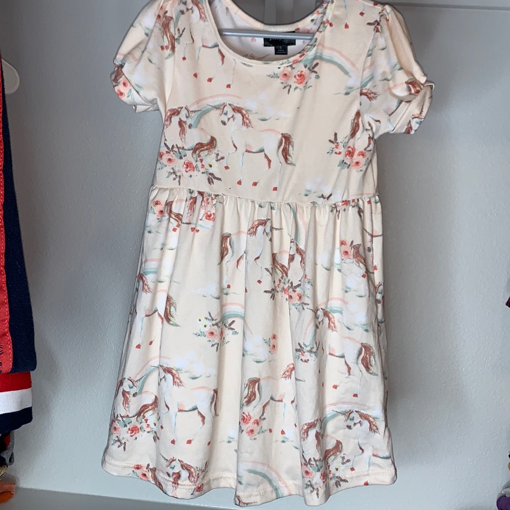 Slightly worn girls unicorn dress.